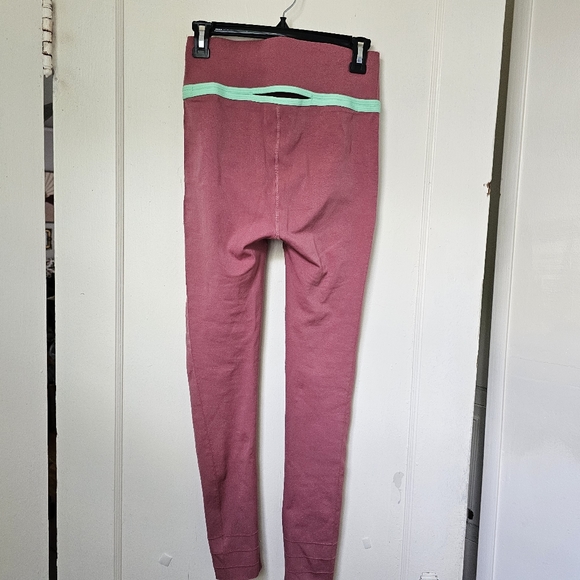 NWOT•Fabletics high-waisted cut-out leggings (L) - Picture 7 of 10